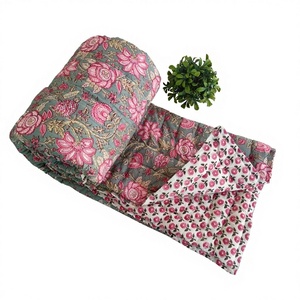 Edredón Queen de Algodón 100% Suave con Estampado Floral Hecho a Mano, Manta de Invierno Cálida y Transpirable Jaipuri Razai, Razai Tradicional Indio - Product Image 1