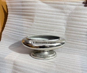 Bol décoratif de luxe en aluminium argenté sur pied, plat à bonbons en métal, bol à fruits haut de gamme pour centre de table de mariage - Product Image 4