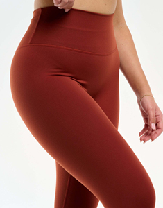 Ensemble de vêtements de sport pour femmes actives, offrant un confort premium, des coutures durables et une coupe flexible pour toutes les activités et tous les postes. - Product Image 6
