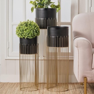 Support de plante en métal plaqué or de qualité supérieure avec pot noir pour la décoration intérieure - Product Image 1