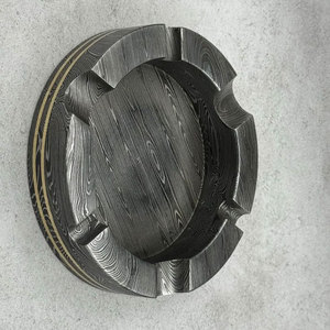 Cenicero de Lujo con Patrón Damasco, Bandeja para Fumar de Metal Hecha a Mano, Elegante Decoración para el Hogar, Regalo para Fumadores y Coleccionistas - Product Image 1