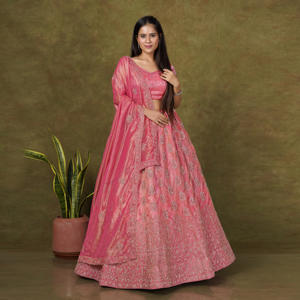 Lehenga Choli en filet Fendy |   Motifs de sequins en fil tressé complexe |   Ourlet richement orné |   Ensemble de dupatta pour occasions festives importantes - Product Image 5