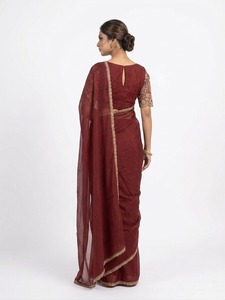 Sari de poliéster color granate con bordado dorado en el borde, para bodas, ocasiones especiales, estilo tradicional indio-pakistaní, estilo Bollywood, largo hasta el suelo. - Product Image 2
