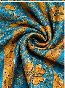 Tela Africana con Estampado Floral Azul Dorado, Muestra de Tela Textil para Confección de Prendas y Manualidades - Product Image 3