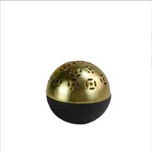 Quemador de incienso de metal y madera de primera calidad con acabado dorado para Ramadán, Eid, festividades, Mabkhara circular moderna y elegante, portainciensos con estilo. - Product Image 5