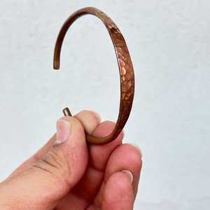 Brazalete Magnético de Cobre Martillado Hecho a Mano, Chapado en Oro Natural Puro para Terapia de Artritis o Regalo, Artesanía en Metal - Product Image 6