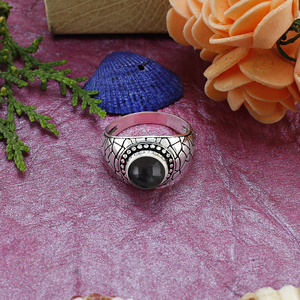 Anillo Vintage de Plata de Ley 925 con Bisel de Ónix Negro y Cabujón de Amatista Natural para Mujer - Product Image 5