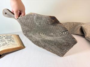 Planche à découper en bois vintage artisanale, style rustique et primitif, en bois massif, pour la décoration de cuisine, la maison, le restaurant, le café - Product Image 3