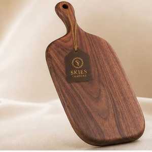 Tabla ovalada de madera para servir, tabla de cortar de grano oscuro con asa para pan, queso y charcutería - Product Image 1