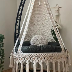 Grande balançoire de lit en macramé : chaise suspendue intérieure/extérieure, hamac de patio, cadeau d'anniversaire, décoration personnalisée pour la maison - Product Image 1