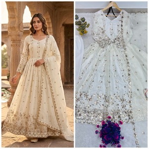 Robe ethnique indienne et pakistanaise en soie Fendy avec broderie de sequins, élégante, de créateur, pour mariages et fêtes, séchage rapide - Product Image 2