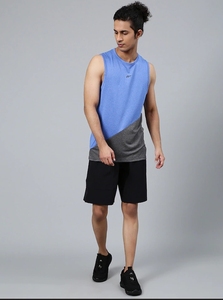 เสื้อกล้ามผู้ชายสีน้ำเงิน คอกลม สีพื้น ผ้าถัก ระบายอากาศได้ดี สวมใส่สบายๆ - Product Image 2