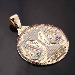 Colgante Balanza de la Justicia de Plata 925 con Oro Laminado, Moissanita de Corte Brillante Redondo, Microincrustaciones, Dijes de Lujo para Uso Diario - Product Image 4