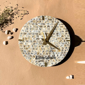Horloge murale de style européen en acier inoxydable, métal brillant poli, forme arrondie, finition argentée, usage domestique - Product Image 2