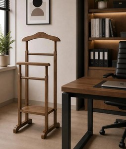 Porte-manteau autoportant en bois massif avec barre de suspension et étagère, design traditionnel pour entrée et salon - Product Image 4