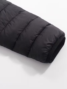 Blouson matelassé tendance personnalisé avec couleur True Tone, taille et logo sur mesure, collection hiver, blouson matelassé à capuche avec blocs de couleur - Product Image 5