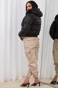 Chaqueta Acolchada Corta para Mujer con Logotipo Personalizado, Chaqueta de Invierno con Capucha y Relleno de Plumón, Modelo 2026 - Product Image 4