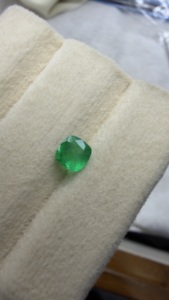 Esmeralda Colombiana Natural Certificada, Corte Cuadrado Cojín, Color Verde Intenso, Piedra Preciosa Suelta de 0.70 Quilates - Product Image 4