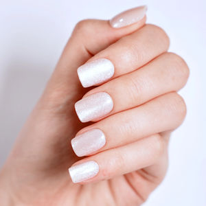 Uñas Postizas de Lujo con Brillo Blanco ABS, Forma de Almendra, Reutilizables, con Estampado Dorado, Longitud Media, Marca Helios, para Arte de Uñas - Product Image 1