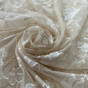Tela de encaje floral de poliéster de primera calidad con bordado láser de lujo para vestidos de novia, de noche y prendas textiles. - Product Image 1