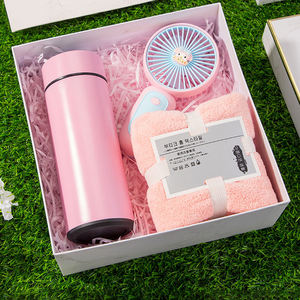 Offre Spéciale : Coffret Cadeau Personnalisé Incluant Tasse Isotherme, Mug à Café, Serviette, Ventilateur et Parapluie – Idéal pour Anniversaire ou Souvenir - Product Image 1