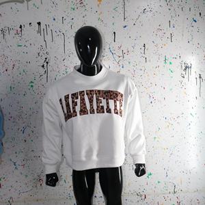 Sudadera LAFAYETE WHITE con cuello alto, 100% algodón, con apliques de leopardo bordados, cuello ancho, hilos finos. - Product Image 2