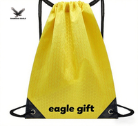 Sac à dos à cordon de serrage en polyester de style anglais unisexe, personnalisable en gros, avec motif de lettres, imperméable, capacité de 20 à 38 L, pas cher