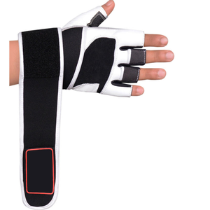 ถุงมือยกน้ำหนักแบบเปิดนิ้ว พร้อมสายรัดข้อมือปรับได้และที่รองรับฝ่ามือ สำหรับการฝึกซ้อมในยิม - Product Image 2