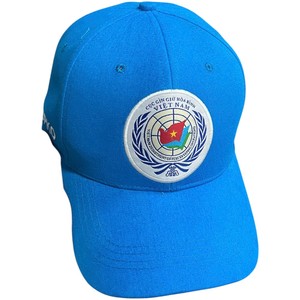 Capa de Graduación de la Universidad Nacional de Economía Inova, Azul con Adornos Dorados, Estilo Bandera de Plumas, Impresión Digital Duradera en Aluminio - Product Image 4