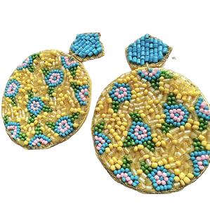Pendientes clásicos unisex hechos a mano con cuentas de semillas, diseño de sombrero, color azul y amarillo, novedades, para profesores, boda - Product Image 1