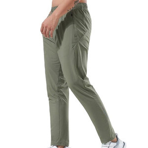 กางเกงออกกำลังกายผู้ชายไร้ตะเข็บ ดีไซน์รองรับการเคลื่อนไหว ระบายอากาศได้ดี เหมาะสำหรับโยคะ วิ่ง และออกกำลังกาย สวมใส่สบาย - Product Image 1