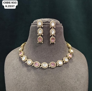 Elegante conjunto de collar ovalado chapado en oro con rubí de corte brillante redondo y engaste de bisel, conjunto de joyería de boda con piedra blanca para mujer - Product Image 4