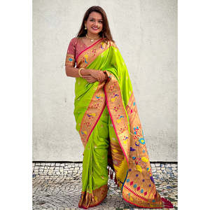 Vestidos de Noche Elite Weaves, Sari de Seda Chandrakor Verde Loro, Tejido con Zari, con Motivos de Cisne y Yeola - Product Image 4