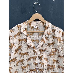 Conjunto de camisa de manga corta y pantalones cortos con estampado de tigre para mujer, ropa informal de primavera y verano, corte regular, cuello vuelto, tejido - Product Image 5