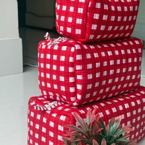 Juego de 3 Bolsas de Aseo Rojas Acolchadas de Algodón con Cremallera, Diseño Floral, Bolsas de Moda para Mujer con Borlas, Estilo Indio, Orgánicas y Multifuncionales - Product Image 4