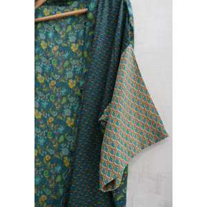 Kimono Corto de Seda India Hecho a Mano para Mujer, Bata Estampada para Dormir, Descansar, Spa y Noche - Product Image 3