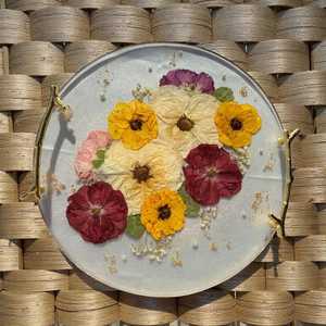 Plateau de service artisanal personnalisé en résine écologique, peint à la main, style ange, contraste de couleurs profondes, pour cadeaux personnels - Product Image 6