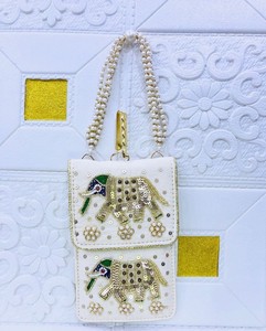 กระเป๋าคลัทช์สะพายไหล่ลายโบฮีเมียนประดับลูกปัดรูปนกยูงและช้าง พร้อมหูหิ้วมุก ปักลายสไตล์ชาติพันธุ์ สำหรับเดินทาง ขนาดเล็กสำหรับผู้หญิง - Product Image 4