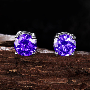 Boucles d'oreilles clous en diamant violet de laboratoire, taille ronde, accessoires de mode, en argent avec griffes, vente en gros - Product Image 3