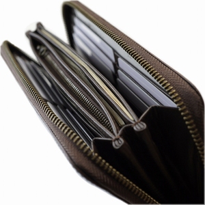 PocheF Handcrafted Denim-Cartera de cuero texturizado con teñido tradicional hombres mujeres Hecho en Japón - Product Image 4