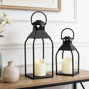 Lanterne en métal design la plus vendue pour une utilisation intérieure et extérieure avec couvercle en verre et structure en fer robuste - Product Image 1