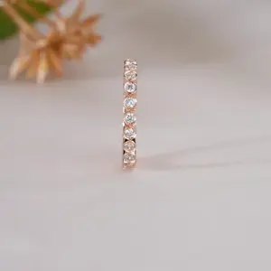 Elegante anillo de banda fina con diamantes de talla redonda en oro rosa para mujer, regalo de lujo para boda, compromiso o aniversario, joyería fina. - Product Image 4