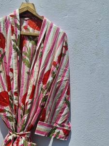 Robe kimono en coton rayée rose à motifs floraux, légère, pour l'été, tenue de plage bohème, vêtements de spa - Product Image 2
