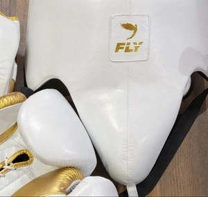 Juego de Boxeo Nuevo de la Marca White Fly, Juego de Boxeo de Cuero Genuino de Alta Calidad, Guantes de Boxeo Nuevos, Kit de Sparring Profesional Hecho a Medida - Product Image 3