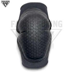 Genouillères réglables en cuir véritable haute performance avec rembourrage ergonomique en grille hexagonale pour l'entraînement intensif de MMA et de kickboxing - Product Image 4