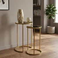 Tables d'appoint gigognes modernes en métal doré avec plateaux en verre trempé pour la décoration de salon