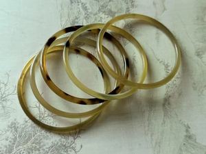 Bracelets en corne artisanaux naturels : fabriqués de manière éthique par Perfect Enterprises - Product Image 4