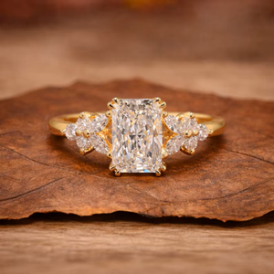 Anillo de Compromiso de Oro Amarillo Macizo con Corte Radiante, Anillo de Diamantes de Oro Amarillo con Tres Piedras, Piedras Laterales Redondas y Marquesa, Joyería Nupcial - Product Image 3