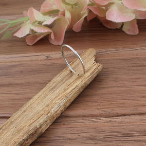 แหวนเงินแท้ 925 ประดับพลอย ดีไซน์เรียบง่าย สวยงาม บางเฉียบ สไตล์มินิมอล เหมาะสำหรับใส่ซ้อนกัน คลาสสิก สำหรับงานแต่งงาน ผู้หญิง ขายส่ง - Product Image 2