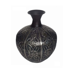Vase décoratif de sol en aluminium de qualité supérieure pour les espaces modernes, classiques et transitoires - Product Image 2